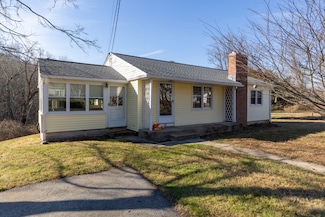 92 Warsaw St, Deep River, CT 06417