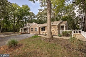 1708 E Clear Lake Dr, Salisbury, MD 21804