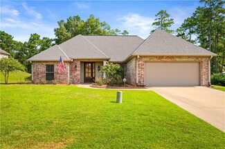 147 Woodlake Dr, Pineville, LA 71360
