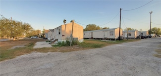 1131 W Kenedy Ave, Kingsville, TX 78363
