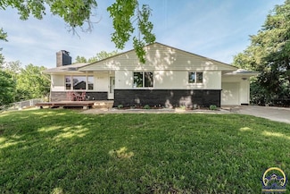 2335 SW Davis Dr, Topeka, KS 66614