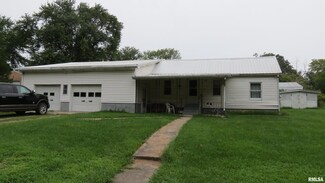 922 E Franklin St, Du Quoin, IL 62832