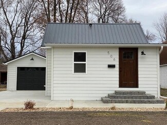 506 16th St, Windom, MN 56101