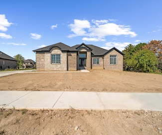 8489 Cobblestone Dr, Newport, MI 48166