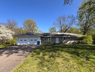 2578 Springbrook Dr, Kalamazoo, MI 49004