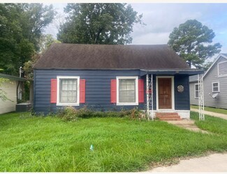 2357 W Lucas Dr, Beaumont, TX 77706