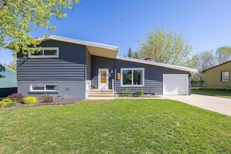 2822 W St Anne St, Rapid City, SD 57702