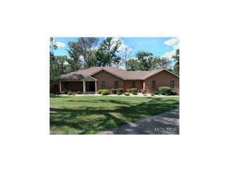 100 1st Ct, Belpre, OH 45714