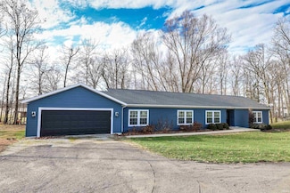 7076 E Zolman Dr, Churubusco, IN 46723