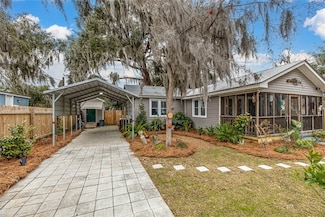 306 6th St W, Darien, GA 31305