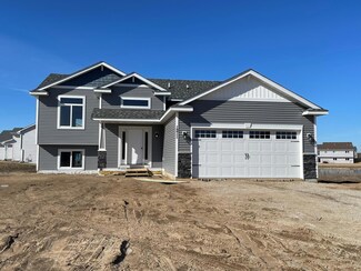 600 S Brookview Ln, Isanti, MN 55040