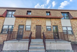 302 N Oaks Blvd, North Brunswick, NJ 08902