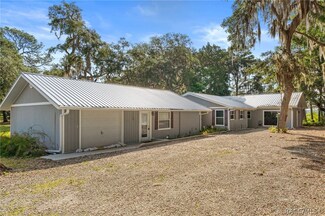 8621 S Lakeshore Point, Floral City, FL 34436