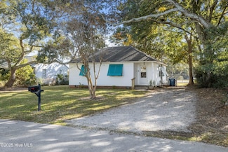 3413 Taylor St, Morehead City, NC 28557