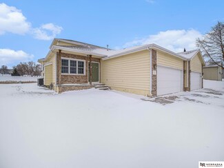 7729 Phares Dr, Lincoln, NE 68516