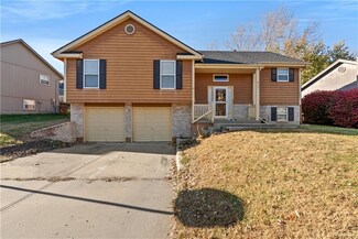 912 SW Foxtail Dr, Grain Valley, MO 64029