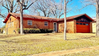 903 Albert Dr, Hugo, OK 74743