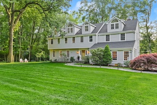 28 Carriage Dr, Stamford, CT 06902