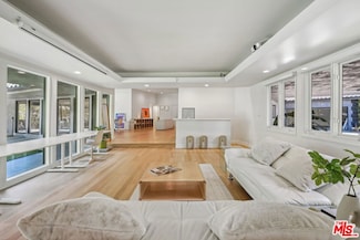 4900 Queen Victoria Rd, Woodland Hills, CA 91364