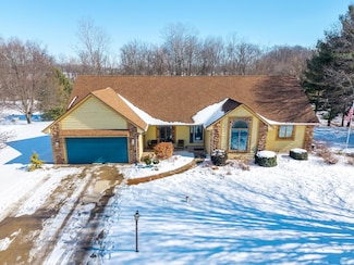 1838 S Walnut Dr, Warsaw, IN 46580