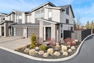2634 NW Rippling River Ct, Bend, OR 97703