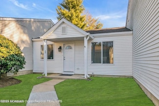 88 Greenwood Dr, Freehold, NJ 07728