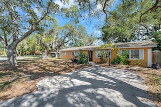 1021 Fairburn Ave, Clearwater, FL 33755