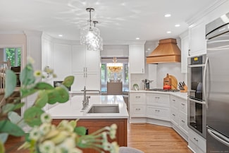 1 Braybourne Dr, Norwalk, CT 06855