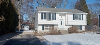 11 Edgewater Rd, Narragansett, RI 02882