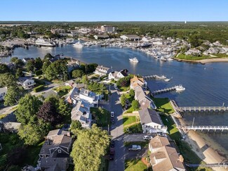 29 Bay Shore Rd, Hyannis, MA 02601