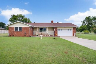 747 Christmas Ln, Claremore, OK 74017