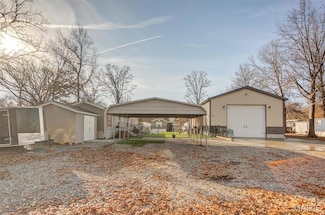 19508 Timber Ln, Carlyle, IL 62231