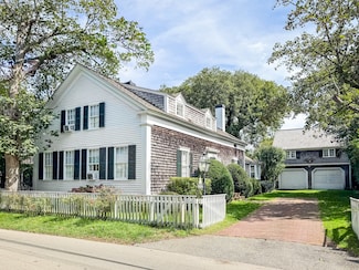 69 School St, Edgartown, MA 02539