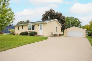113 Linda Dr, Eagle Lake, MN 56024