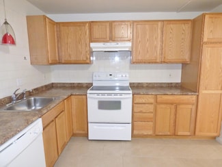 15 Oak Neck Rd Unit 2 (12), Hyannis, MA 02601