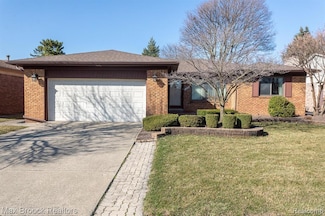 15895 Bexley St, Clinton Township, MI 48038