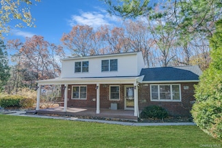 32 Williams Ave, Holtsville, NY 11742