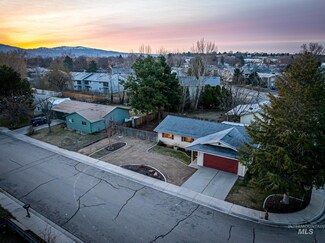 9505 Hoff Dr, Garden City, ID 83714