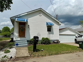 523 E 9th St, Uhrichsville, OH 44683