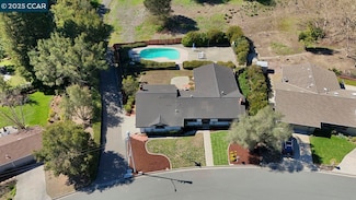15 Ashbrook Place, Moraga, CA 94556