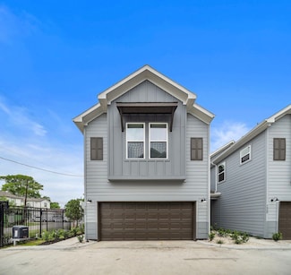 7520 Sandle St, Houston, TX 77088