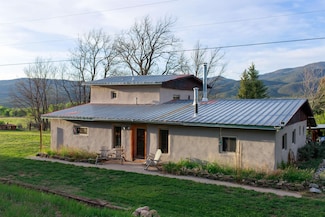 42 Roybal Rd, Peñasco, NM 87553