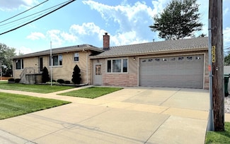 8436 S Moody Ave, Chicago, IL 60638