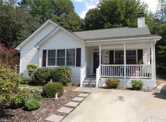 948 Heatherstone Dr, Winston Salem, NC 27104