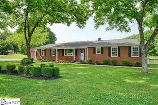 3084 Old Furnace Rd, Boiling Springs, SC 29316