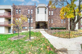 2275 Country Club Dr Unit 5, Woodridge, IL 60517