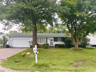 1106 N Oak St, Vandalia, MO 63382