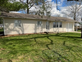 208 S West St, Ellsworth, IL 61737
