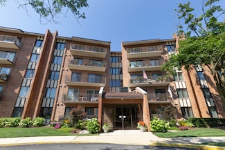 701 Lake Hinsdale Dr Unit 306, Willowbrook, IL 60527