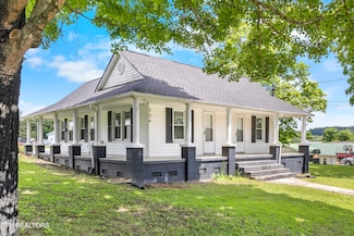 204 Queener St, Jacksboro, TN 37757